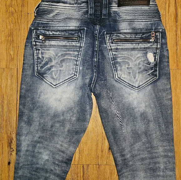 Men's Rock Revival Jeans - Picture 4 of 5